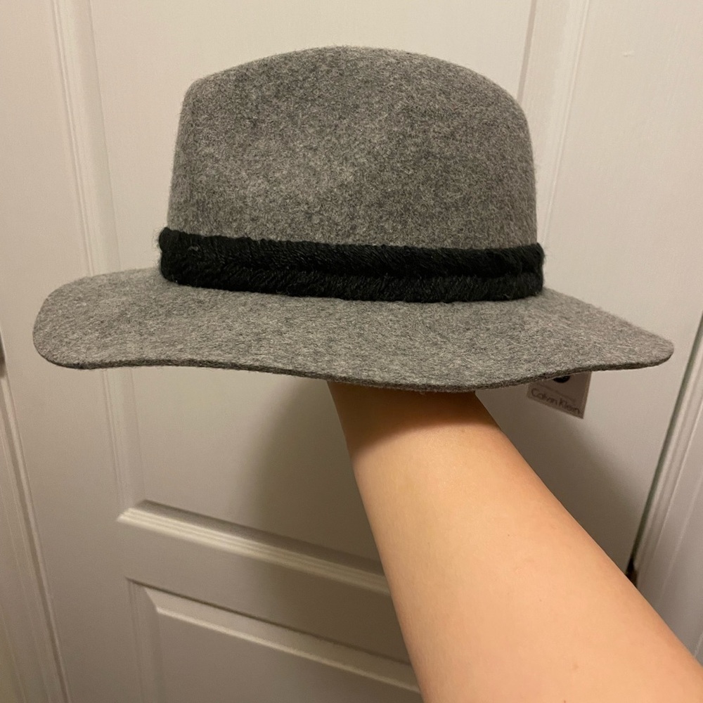 Gorgeous 100% wool Clavin Klein hat